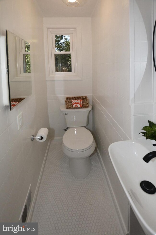 120 E Taylor Run Pkwy, Alexandria, VA 22314 - photo 7