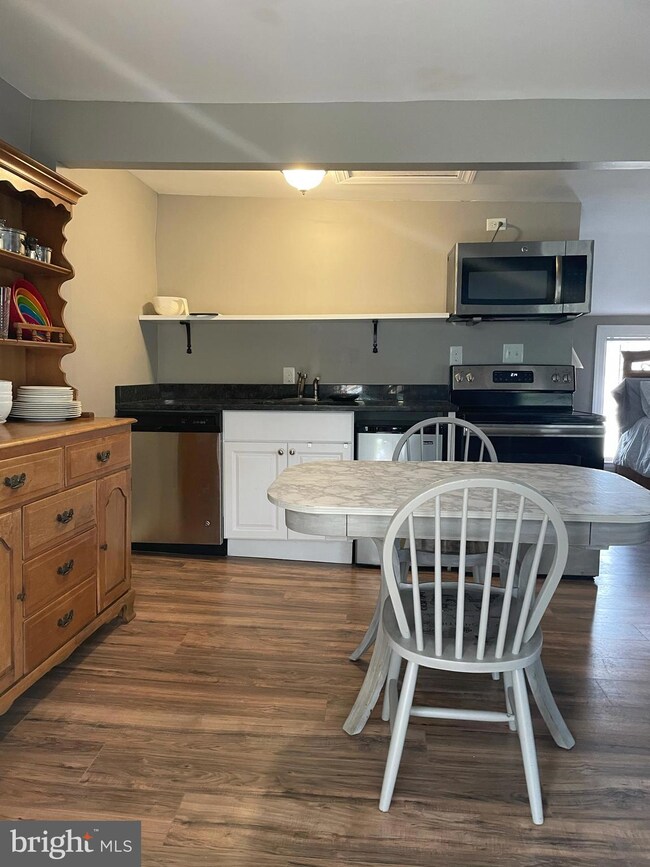 11 N Jay St unit 4, Middleburg, VA 20117 - photo 6