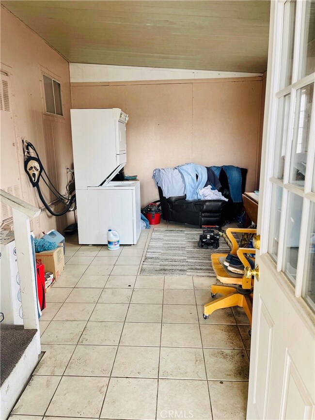 14144 Riviera Ct, Victorville, CA 92395 - photo 5