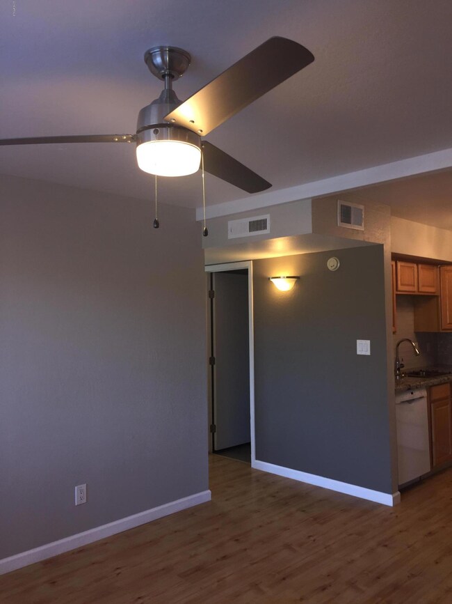 1043 E Butler Dr, Phoenix, AZ 85020 - photo 2