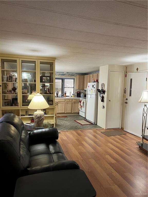 2802 Mesa Verde Dr, Weslaco, TX 78596 - photo 5