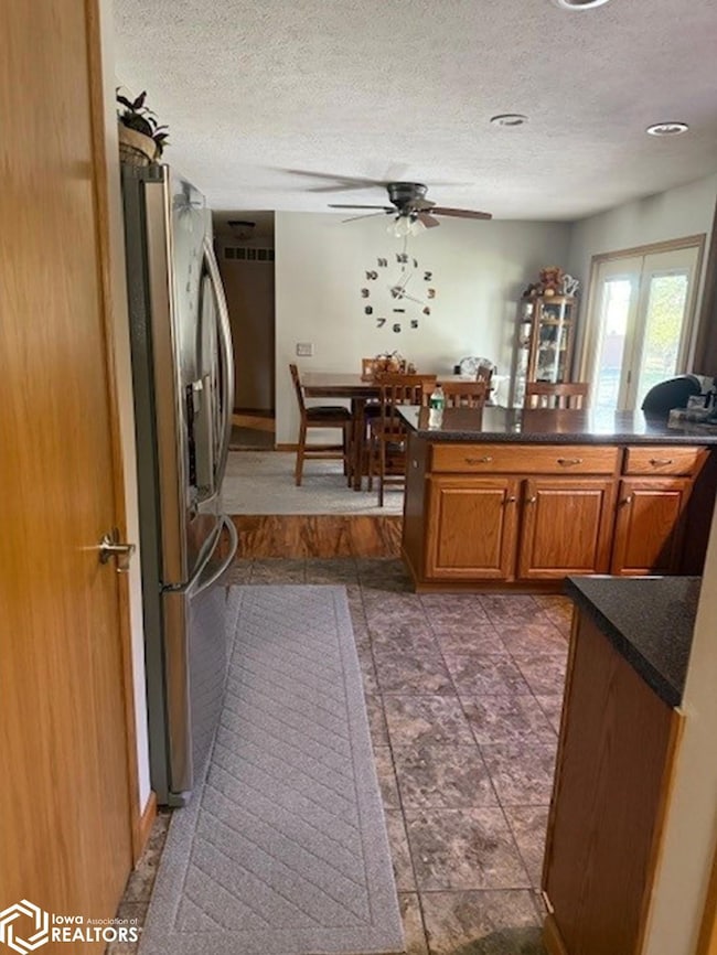 609 S Cedar Ave, Graettinger, IA 51342 - photo 3