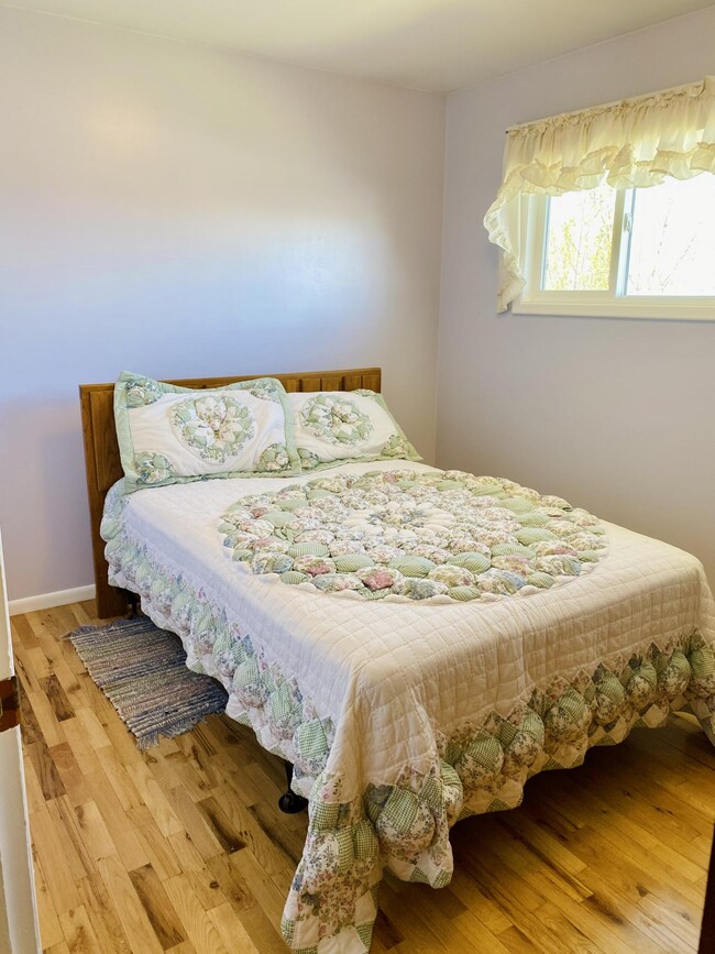 1630 Knight bed 2