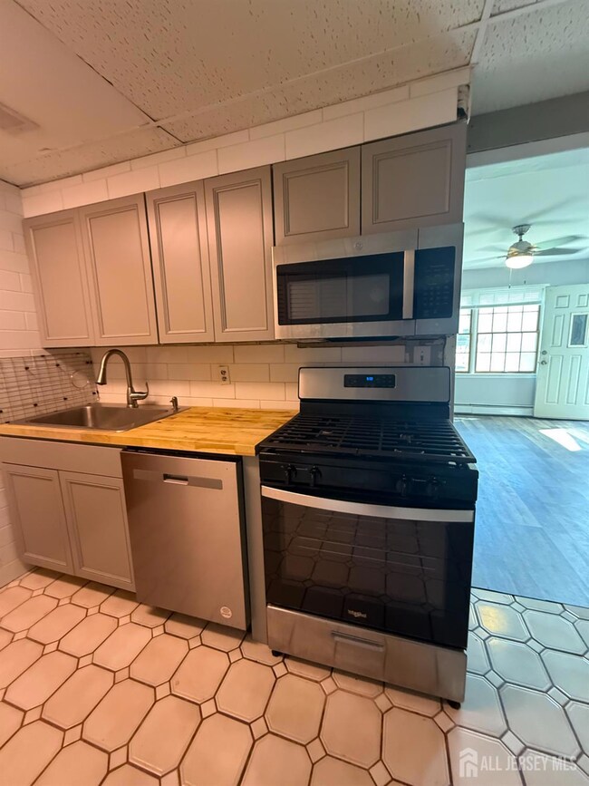 70 6th Ave, Port Reading, NJ 07064 - photo 6