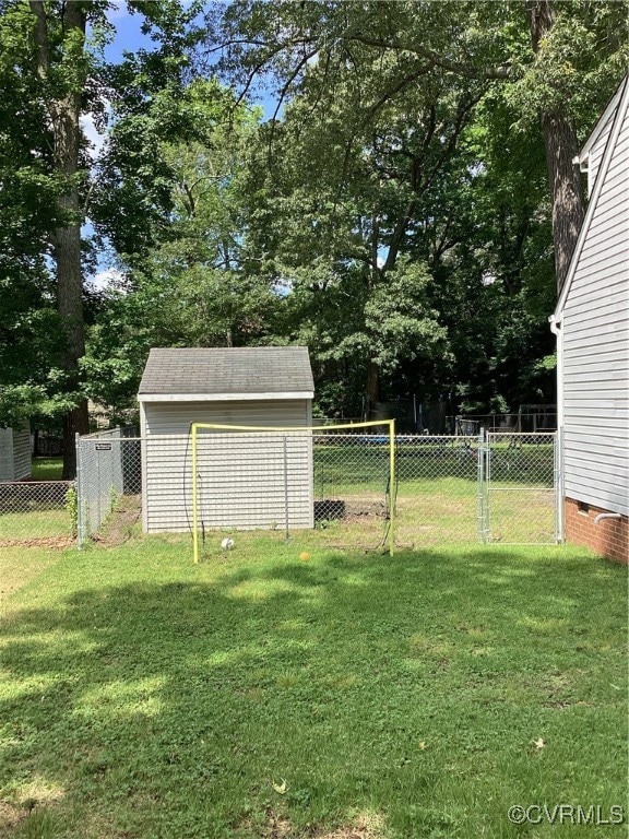 View of yard featuring view of wooded area