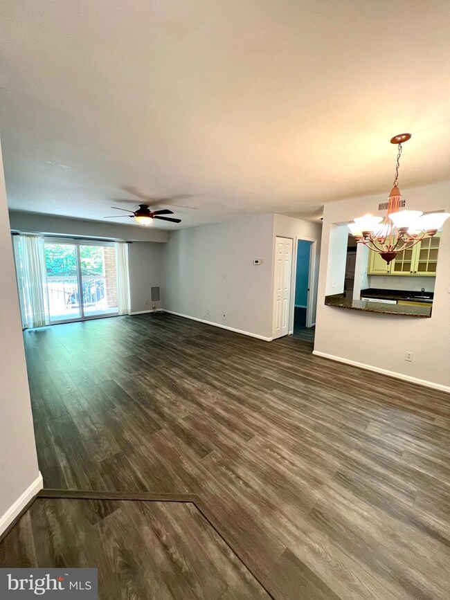 5833 Cove Landing Rd unit 301, Burke, VA 22015 - photo 2