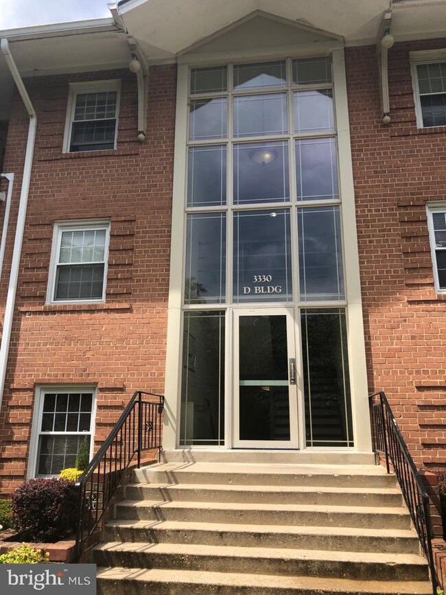 3330 Spring Ln unit D32, Baileys Crossroads, VA 22041 - photo 2