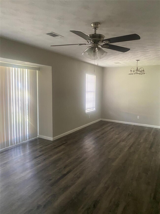 1214 Crestridge St, Ennis, TX 75119 - photo 5