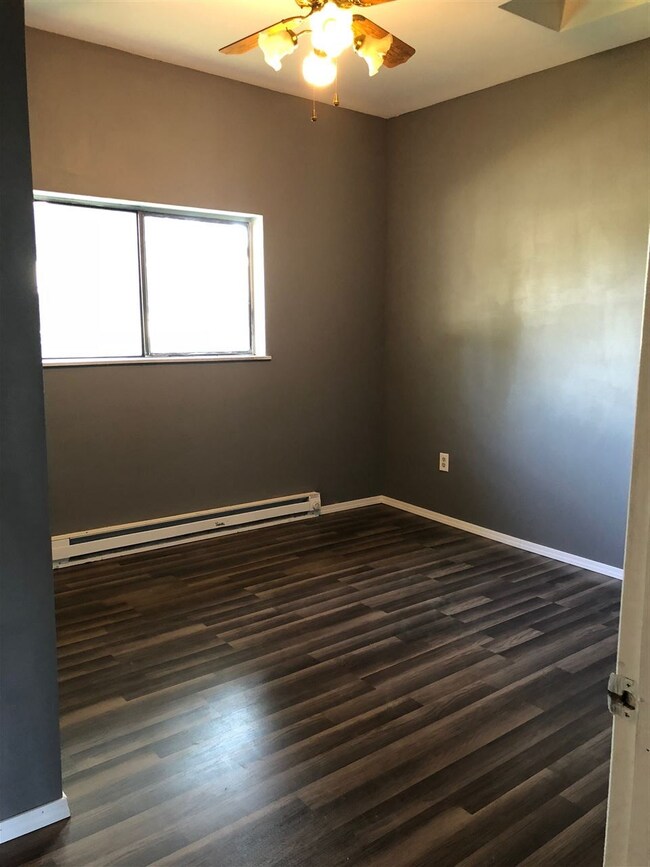 629 N Broadway St, Tekoa, WA 99033 - photo 4