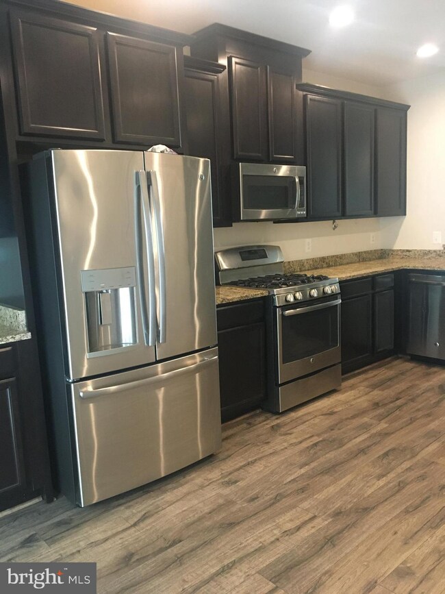 404 Woodstream Cir, Stafford, VA 22556 - photo 2