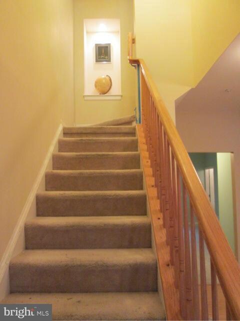 9138 Silvershadow Ct, Lorton, VA 22079 - photo 6