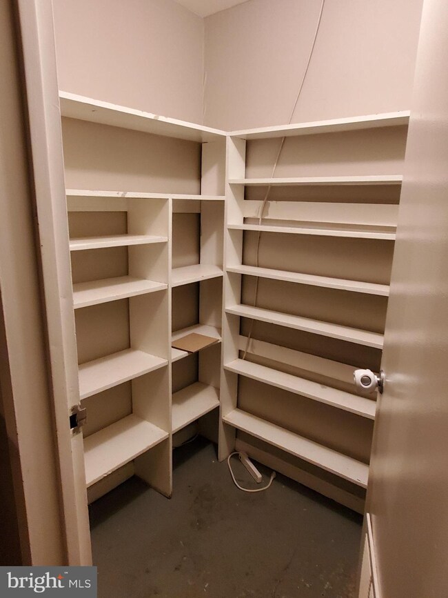 9575 Hagel Cir unit D, Lorton, VA 22079 - photo 4