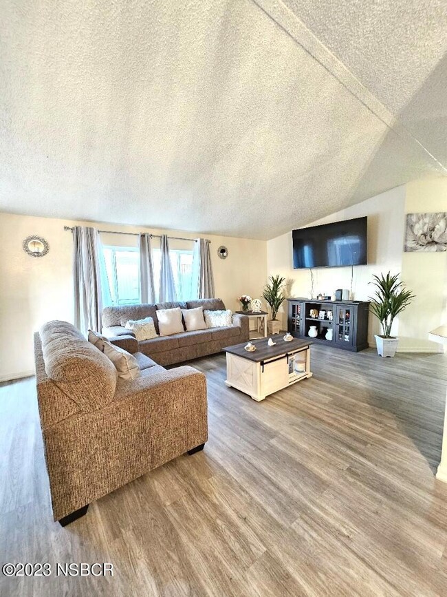 LIVING ROOM 1