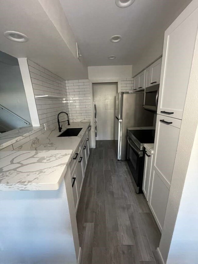 14600 Fonmeadow Dr unit 1203, Houston, TX 77035 - photo 4