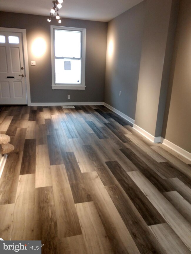 212 S 3rd Ave, Reading, PA 19611 - photo 5