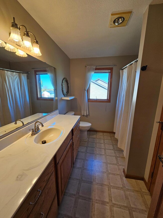 404 Crestview Ct, Goodhue, MN 55027 - photo 6
