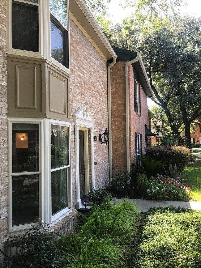 14227 Lost Meadow Ln, Houston, TX 77079 - photo 2