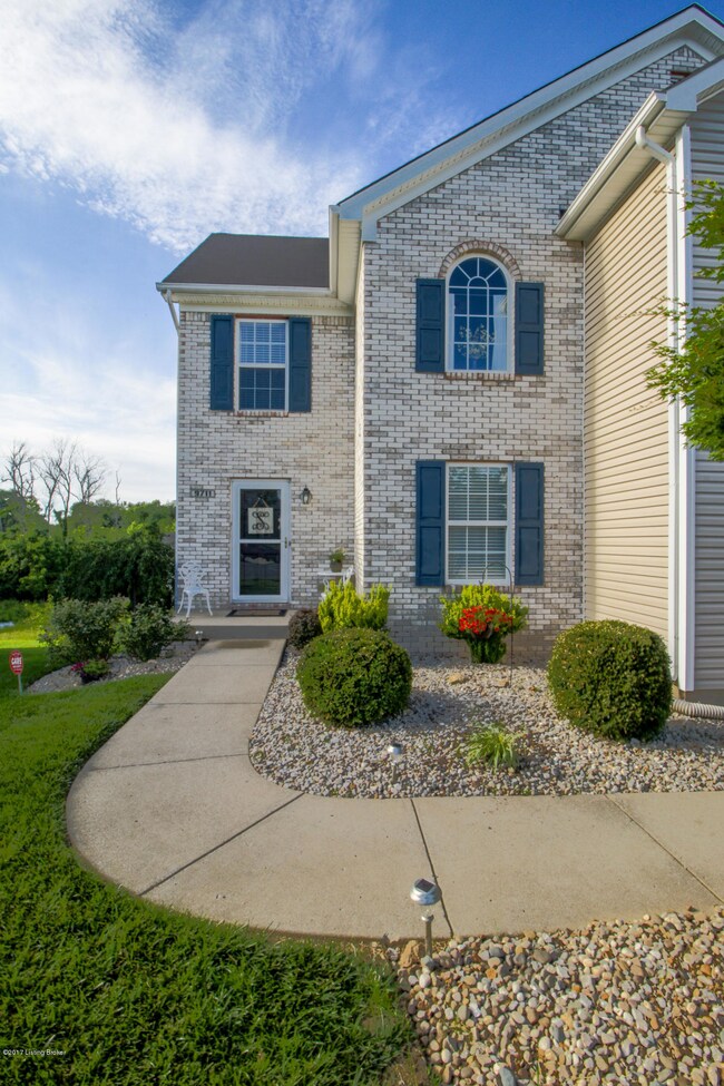 9711 Evanwood Ct, Louisville, KY 40228 - photo 3