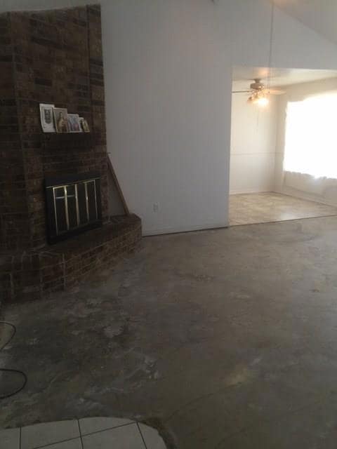 Den to dining / kitchen area