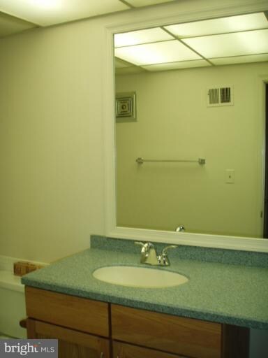 5913 Prince James Dr unit C, Springfield, VA 22152 - photo 3