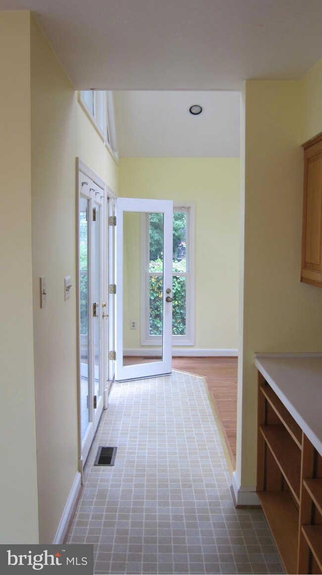 4521 Sleaford Rd, Bethesda, MD 20814 - photo 2