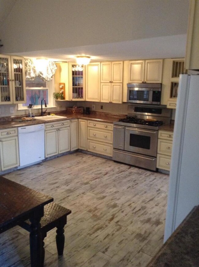 8 Teixeira Ln, East Falmouth, MA 02536 - photo 4