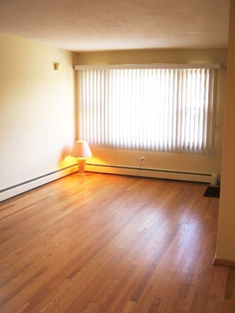 942 North Ave unit 2S, Waukegan, IL 60085 - photo 2