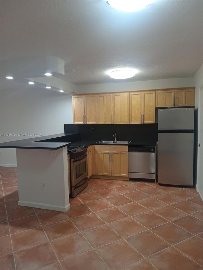 7487 SW 82nd St unit C104, Miami, FL 33143 - photo 4