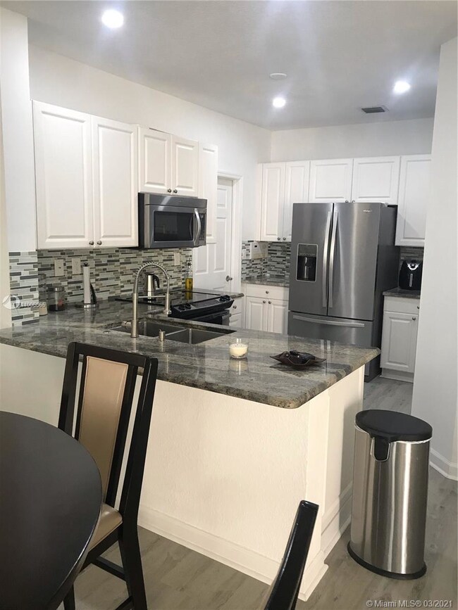 6733 NW 107th Place, Doral, FL 33178 - photo 4