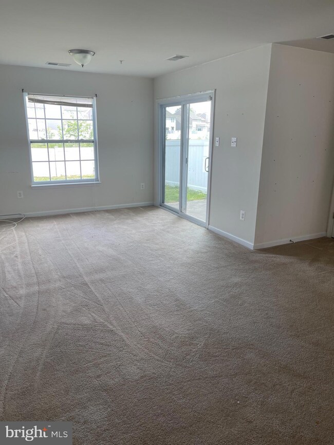 8457 Stansbury Lake Dr, Baltimore, MD 21222 - photo 3