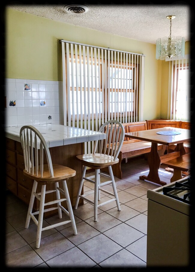 BREAKFAST BAR WITH TILE BACK SPLASH!