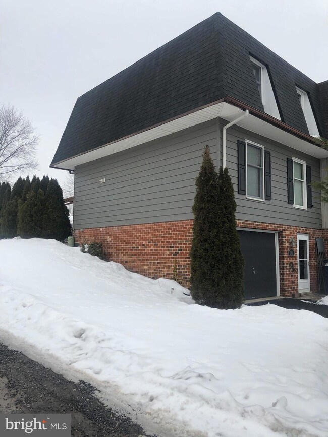 140 Meadowcreek Dr S, Chambersburg, PA 17202 - photo 3