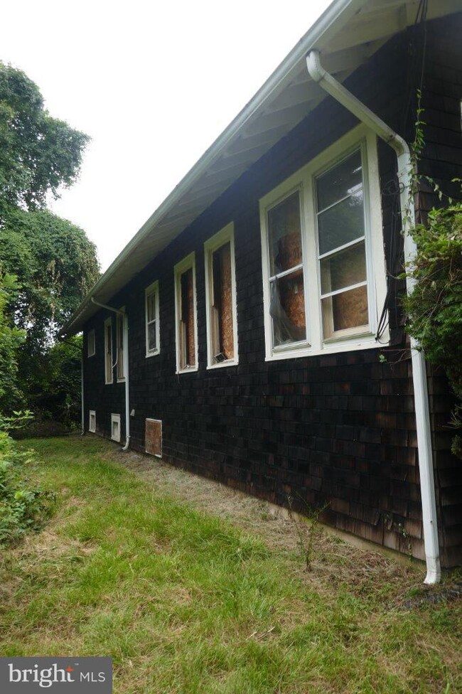 10711 N Lansdale St, Glenn Dale, MD 20769 - photo 3