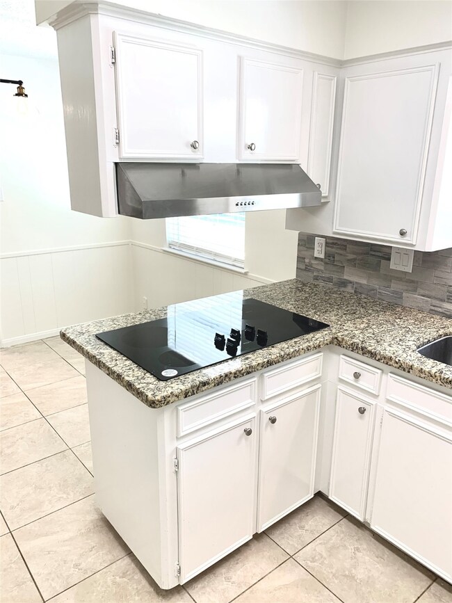 341 W Castle Harbour Dr, Friendswood, TX 77546 - photo 6