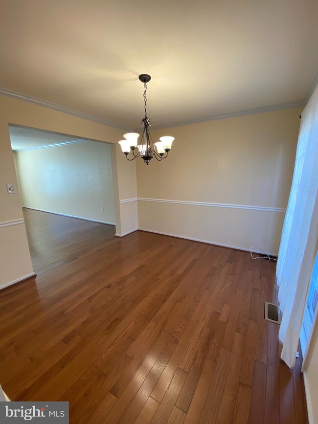 10314 Mockingbird Pond Ct, Burke, VA 22015 - photo 7