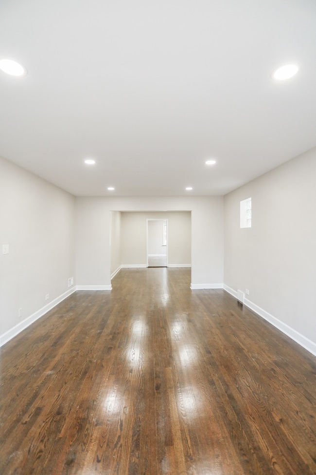 3126 W Chase Ave, Chicago, IL 60645 - photo 4