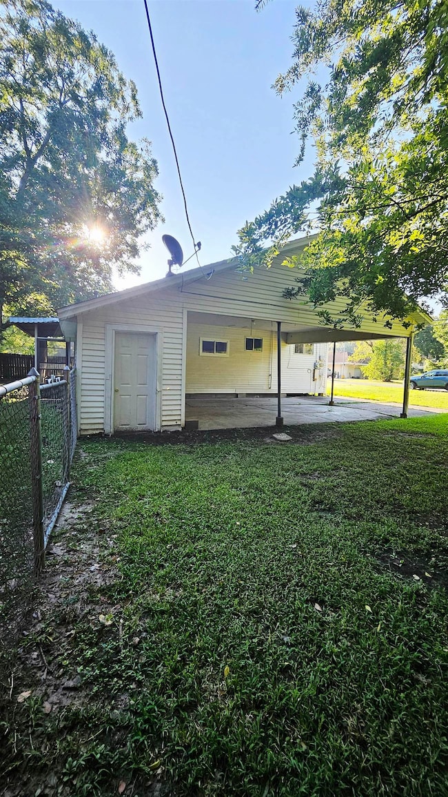 140 W Hooks St, Sour Lake, TX 77659 - photo 3