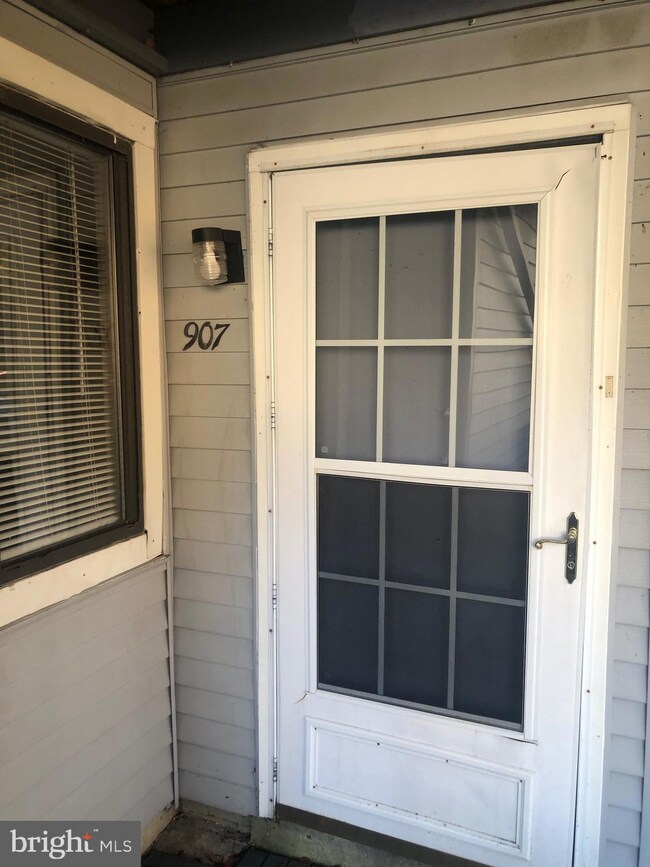 907 Berwyck Ct, Sicklerville, NJ 08081 - photo 2