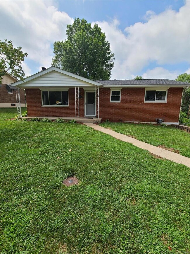 103 Creekside Dr, Collinsville, IL 62234 - photo 2