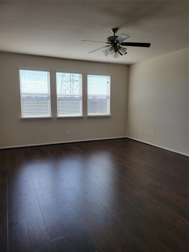 371 Lake Line Dr, Alvin, TX 77511 - photo 6