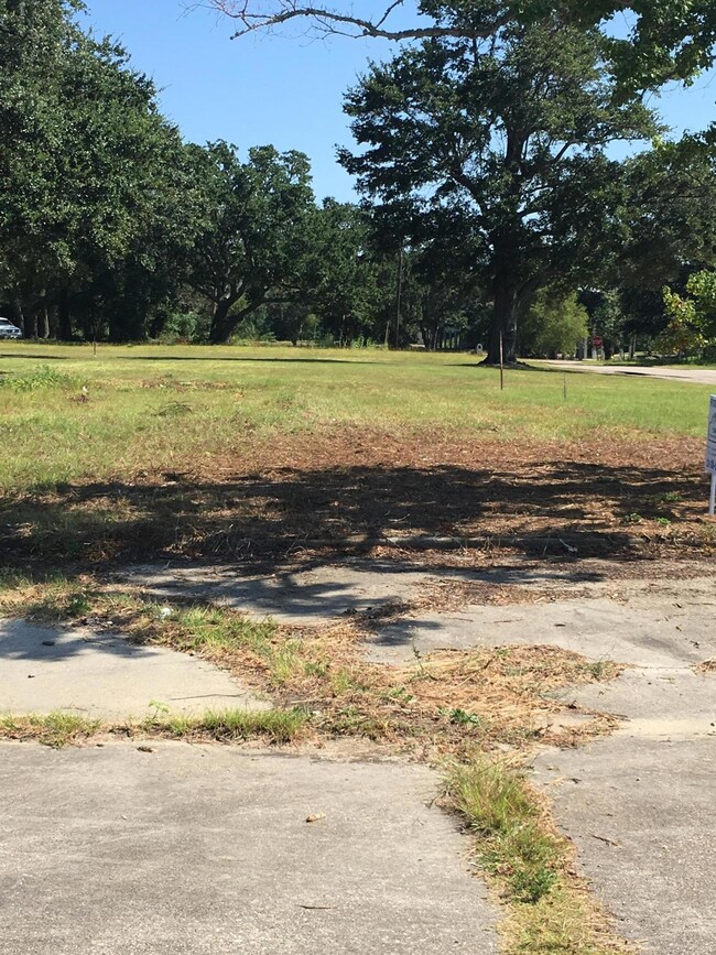 523 La Place Dr unit 2, Long Beach, MS 39560 - photo 2