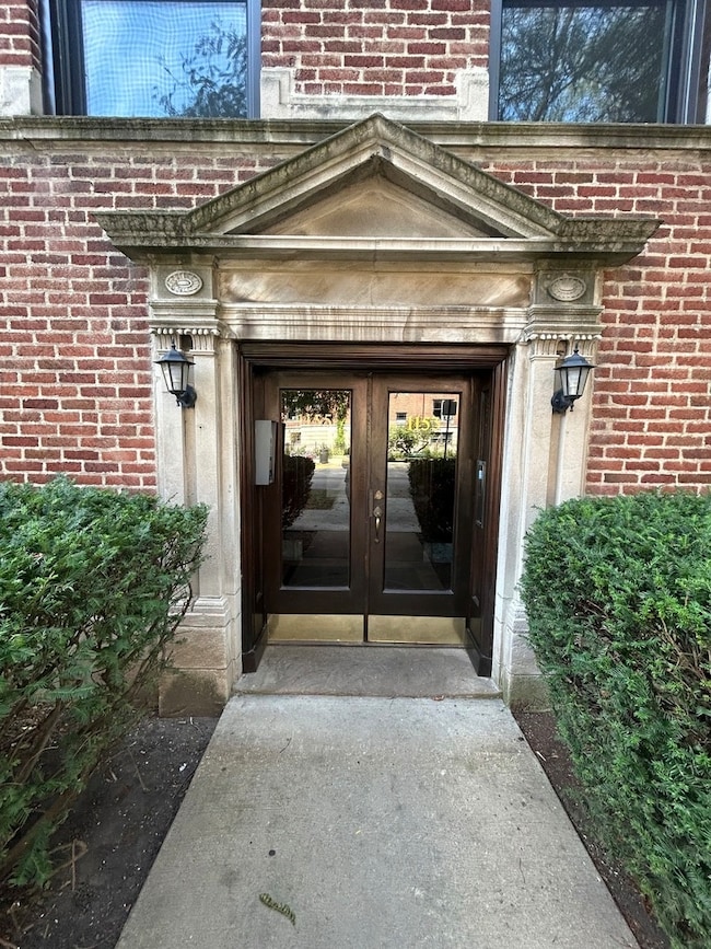 1155 E Hyde Park Blvd unit 2F, Chicago, IL 60615 - photo 4