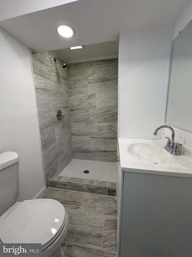 4000 Fallstaff Rd unit 1C, Baltimore, MD 21215 - photo 2