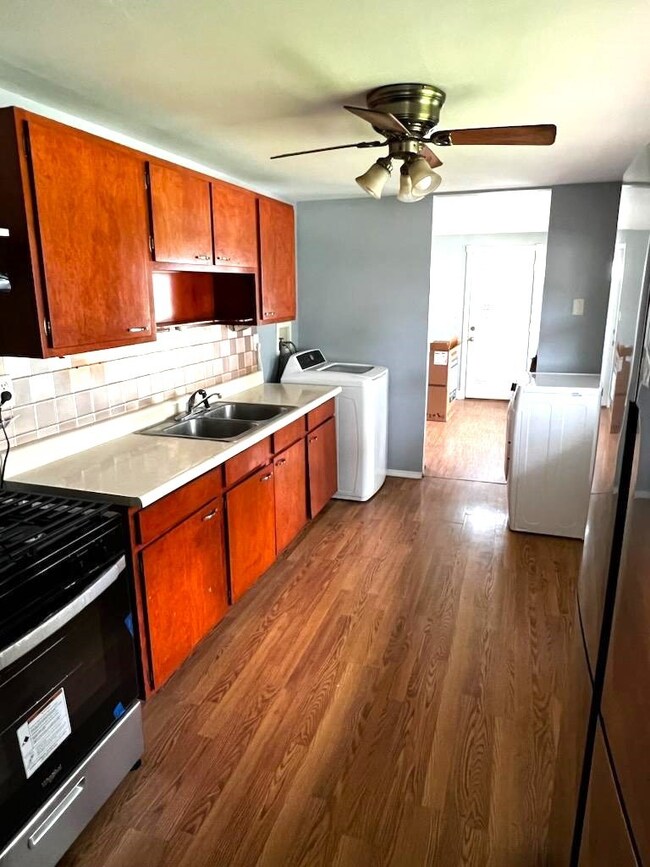 109 Pueblo Rd, Carpentersville, IL 60110 - photo 5