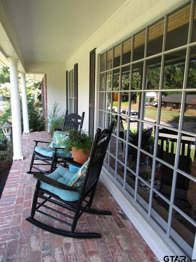 815 815 Rhodes, Tyler, TX 75701 - photo 2