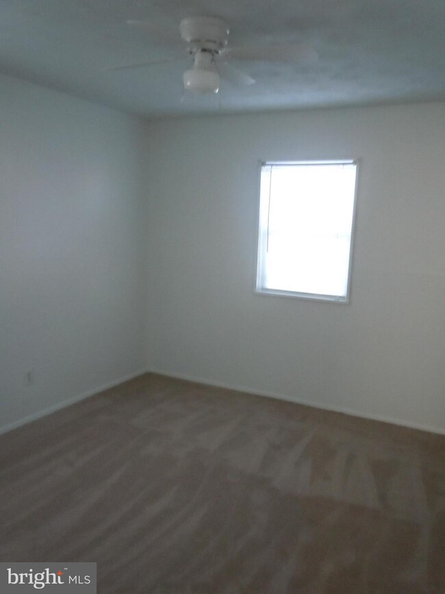 121 Courtney Dr, Manassas Park, VA 20111 - photo 4