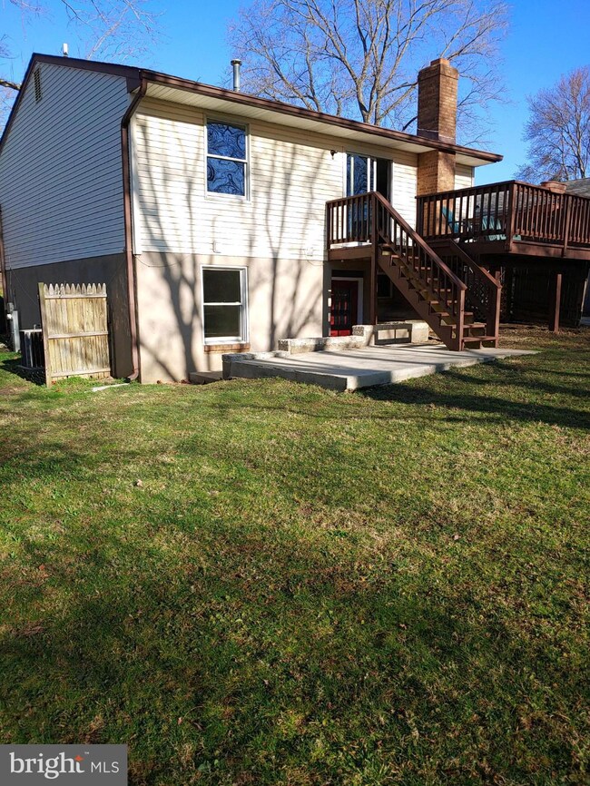 9575 Cissell Ave, Laurel, MD 20723 - photo 2