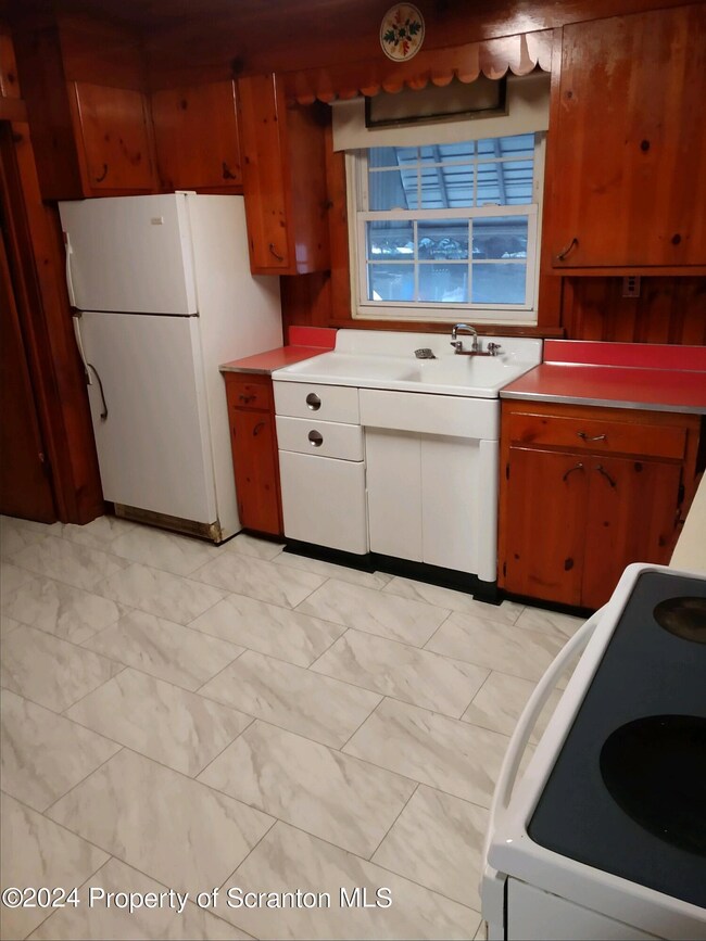 1357NMainAve2ndflrKitch2