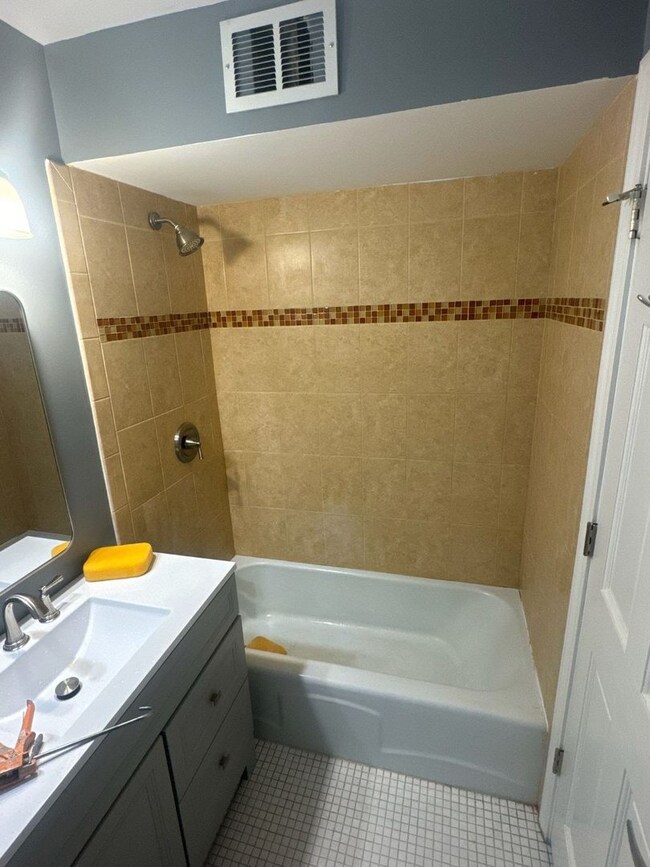 Sheridan Point Condominiums unit 503, Chicago, IL 60660 - photo 6