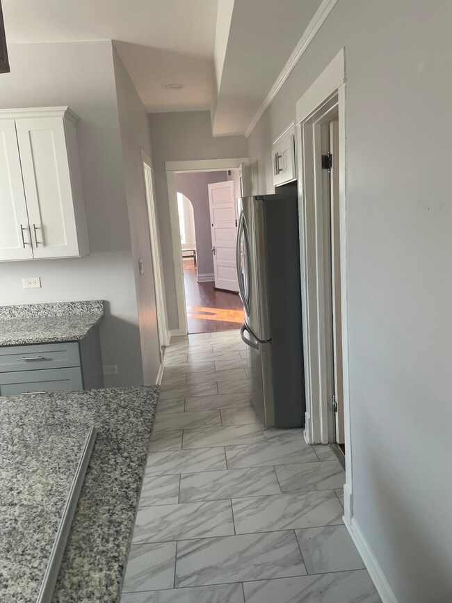 1511 N Keystone Ave unit 2, Chicago, IL 60651 - photo 6